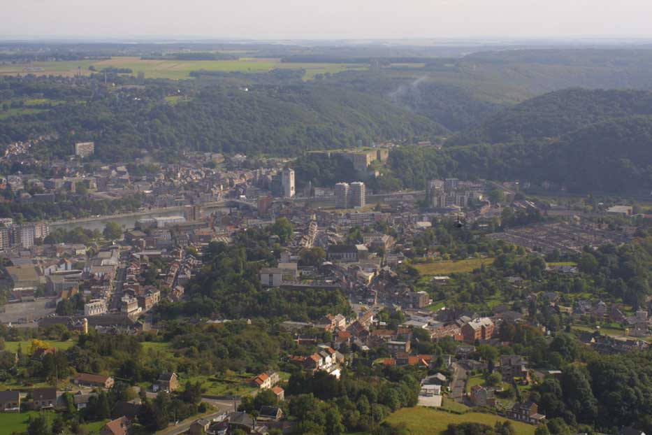 Landschap met helikopter type R44